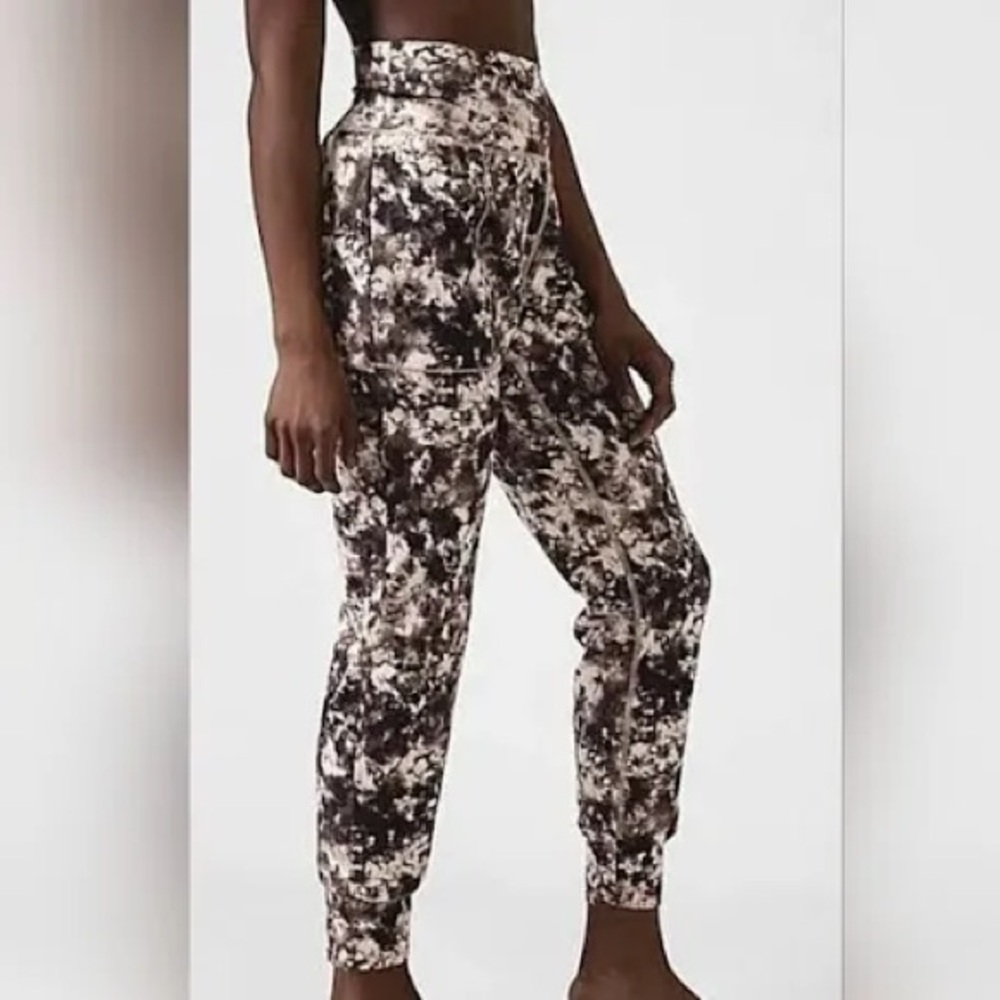 ATHLETA large Salutation printed jogger with pockets